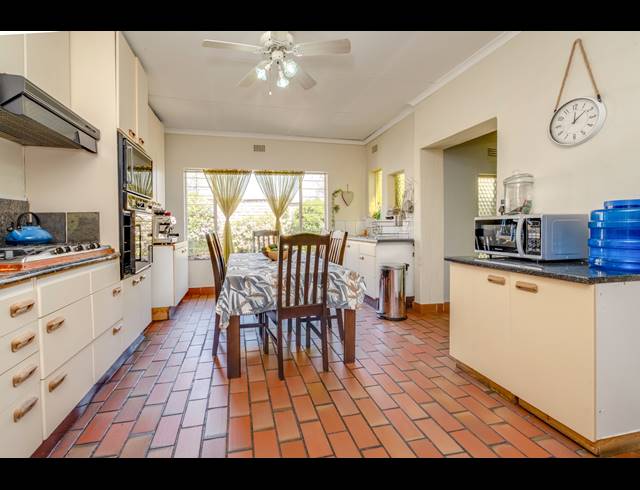5 BEDROOM HOUSE FOR SALE IN FONTAINEBLEAU